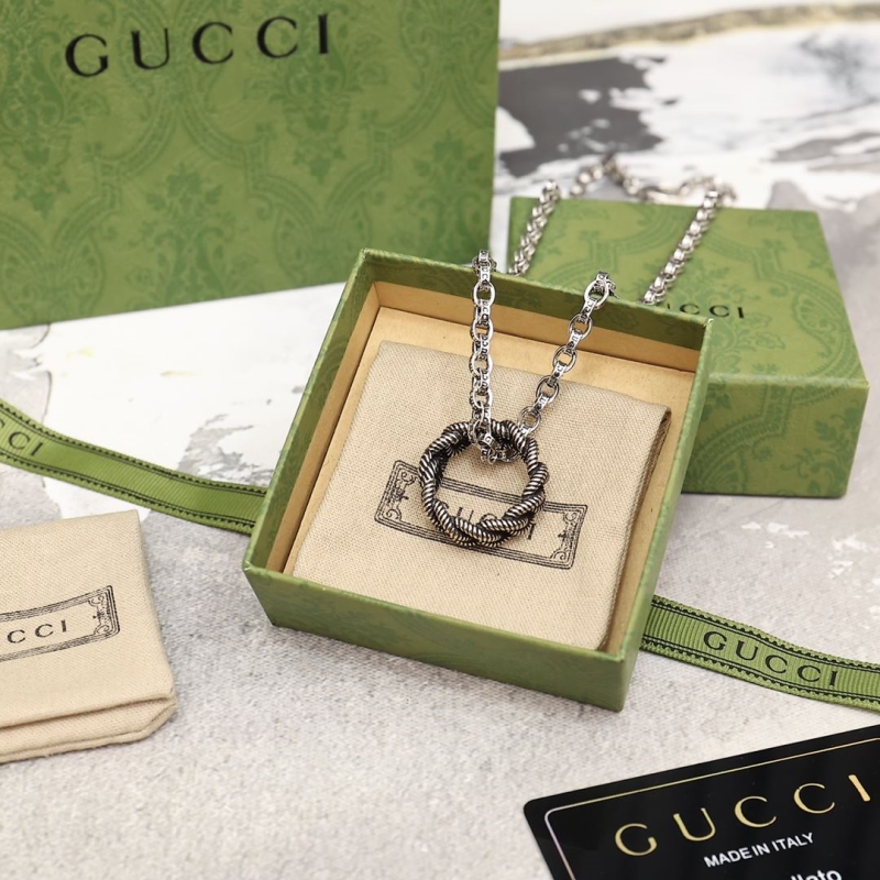 G*u*i necklaces